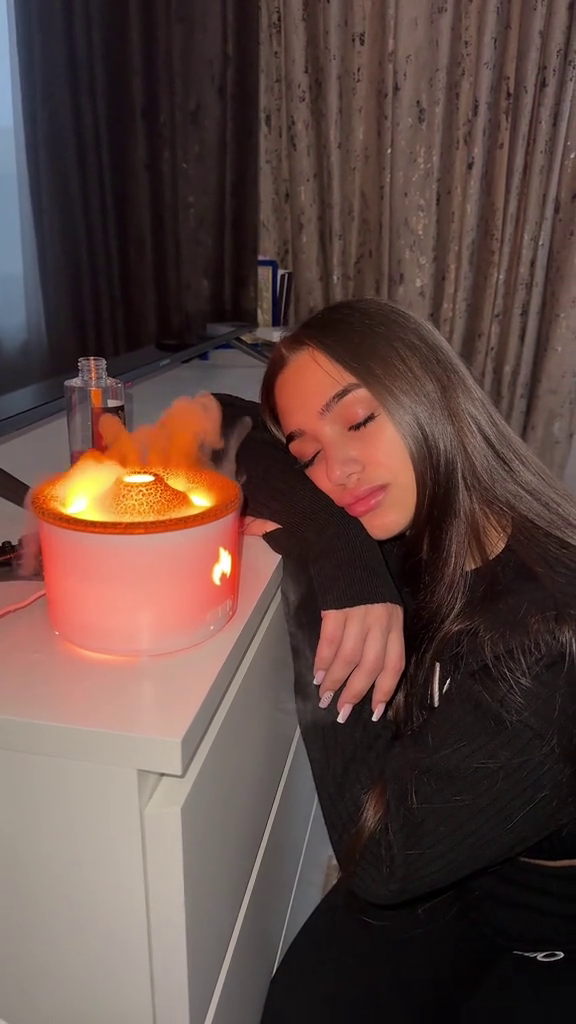 Umidificator cu Aromaterapie – Efect Vulcan & Flacără, LED Inteligent, Rezervor 300 ml