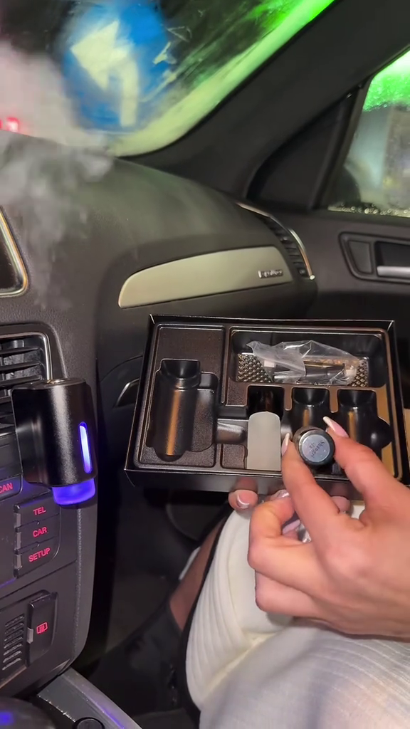 Pachet Difuzor Auto Premium Negru + 3 Parfumuri Cadou