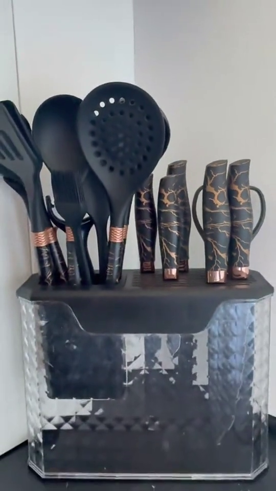 Set 16 Piese Ustensile Bucătărie din Silicon & Set Cuțite cu Suport – Design Modern, Multifuncțional