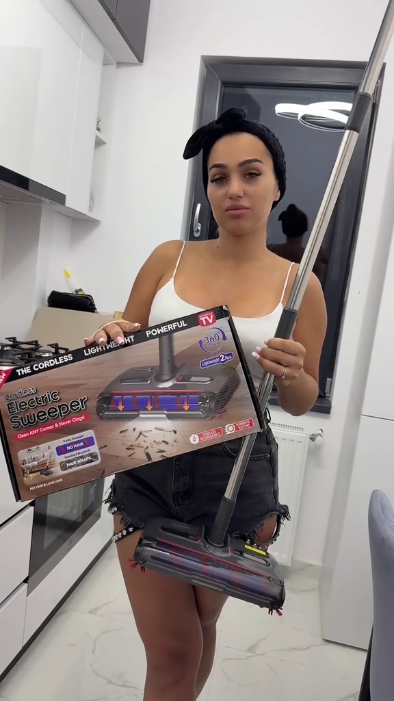 Aspirator Electric Fără Fir cu Perie Auto-Curățare – Ultra Ușor, Puternic, Silențios, Ideal pentru Păr de Animale, Podele și Covoare