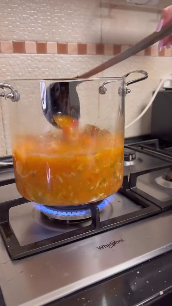 Oală Transparentă din Sticlă Borosilicată 5.5L cu Capac – Zâna Casei, Modernă, Rezistentă la Căldură