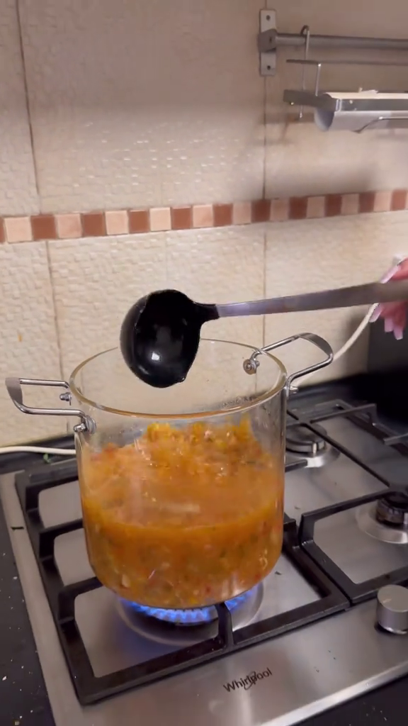 Oală Transparentă din Sticlă Borosilicată 5.5L cu Capac – Zâna Casei, Modernă, Rezistentă la Căldură