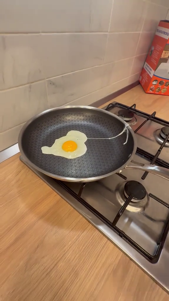 Tigaie Hibrid 30 cm ZÂNA CASEI, suprafață diamantată antiaderentă