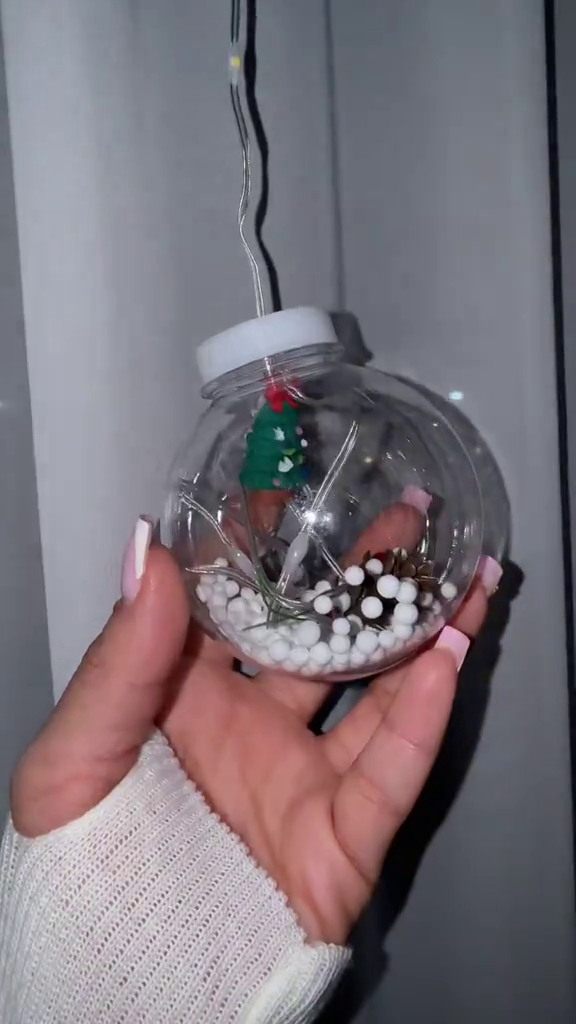 Instalatie de Craciun, 3M, Tip Perdea, 5 globuri + 5 cerculete